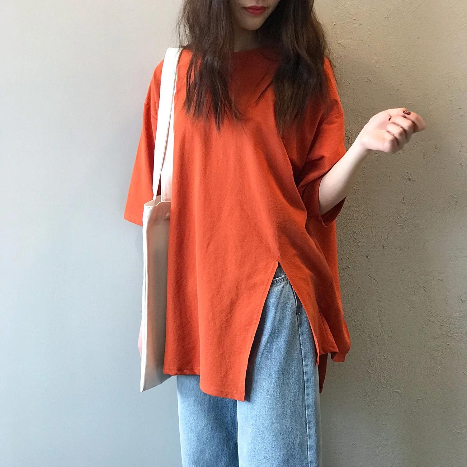 

2021 Women Solid Color O-Neck Half Sleeve Loose T Shirt Summer Lady Asymmetrical Split Casual Top Shirt 5 Colors