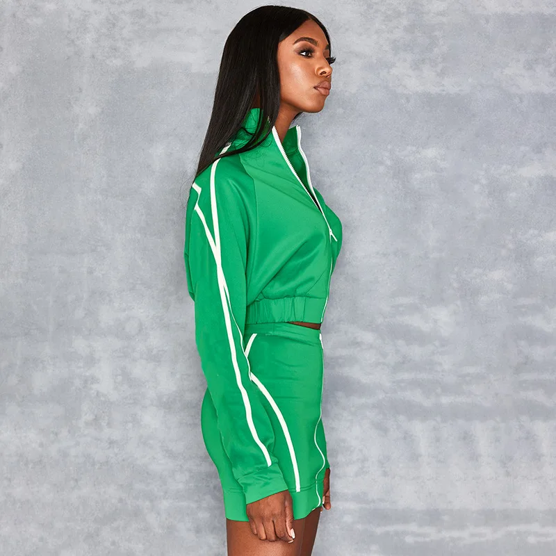 Женский костюм с короткой юбкой свитер в полоску на молнии спортивном стиле для