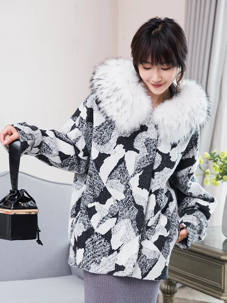 

2020 New Warm Winter Jacket Women Cotton and Wool Coat Female Natural Raccoon Fur Collar Hooded Woolen Coats 18016YQ1790