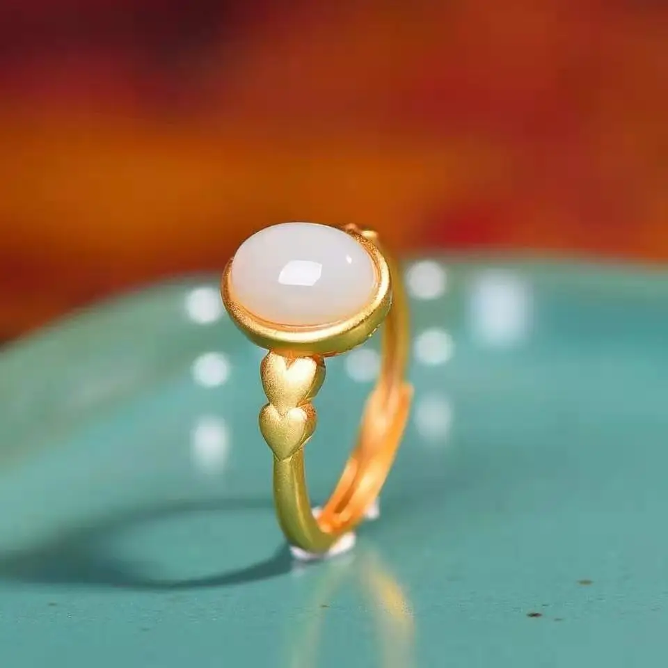 

Кольцо из белого нефрита, инкрустированное белым нефритом в винтажном стиле