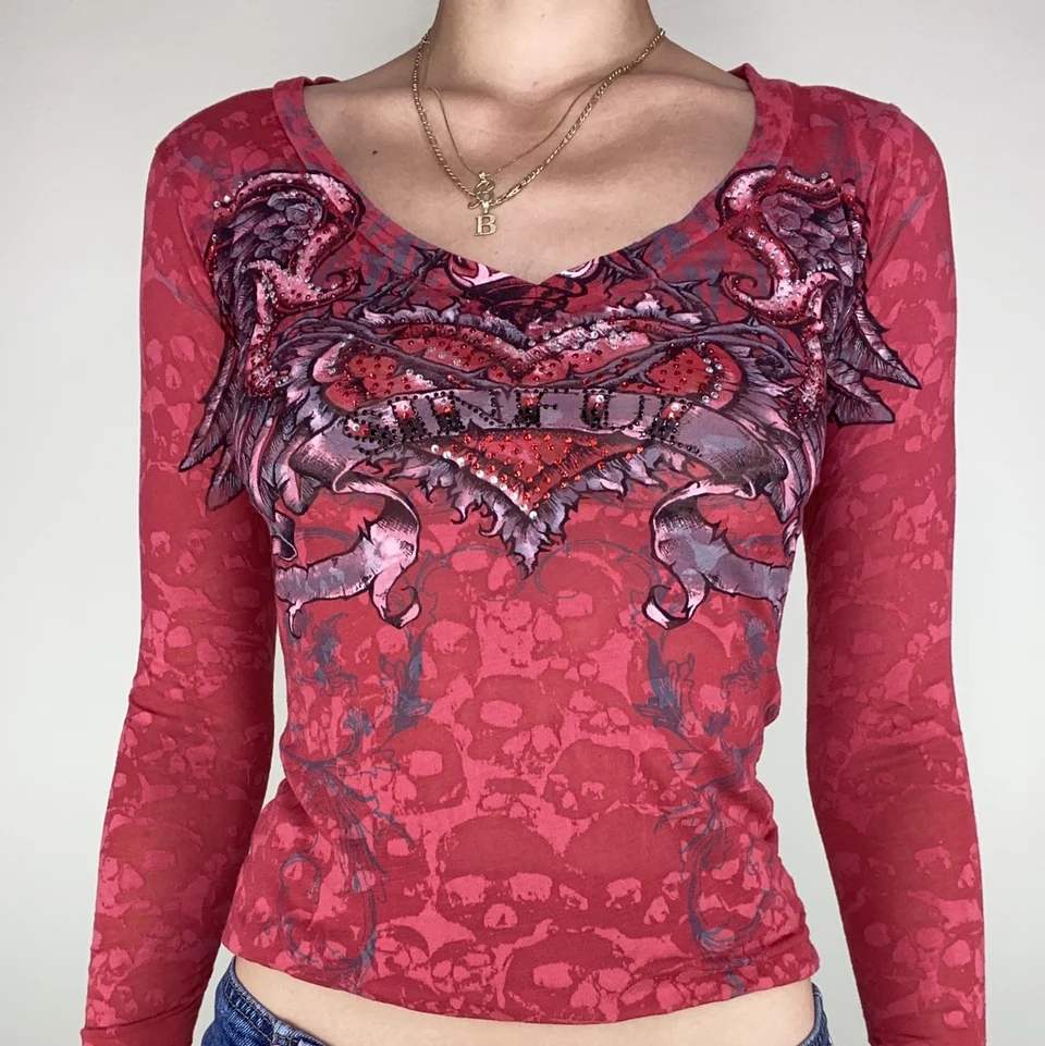 Camiseta con estampado gráfico de corazón y alas de Ángel para mujer, Top corto ajustado de manga larga con cuello de pico de diamantes Grunge, camisetas rojas Kawaii Vintage