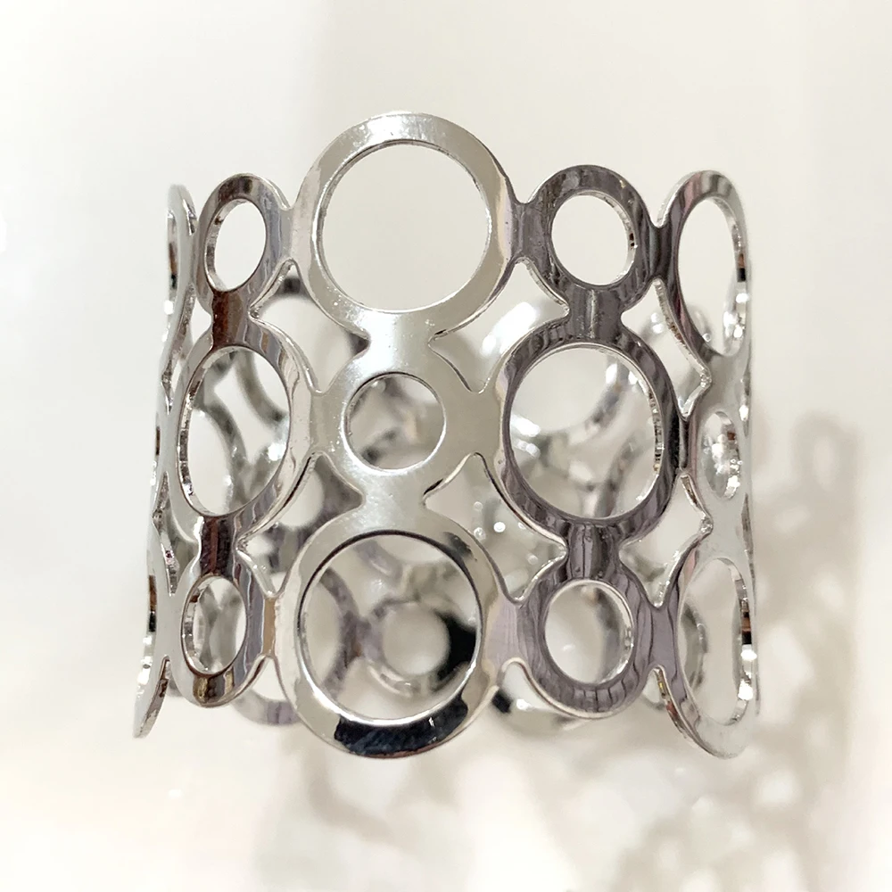 

Round Hollow Napkin Ring Hotel West Dinner Towel Wedding Banquet Napkin Ring Desktop Party Table Decorations Accessories