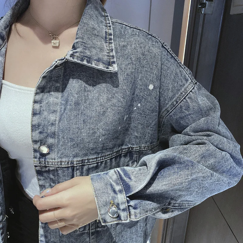 Женская джинсовая куртка с вышивкой винтажная отложным воротником и надписью