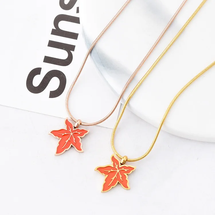 

Fashion Maple Leaf Titanium Steel Round Snake Bone Short Clavicle Chain Epoxy Necklace hot sale