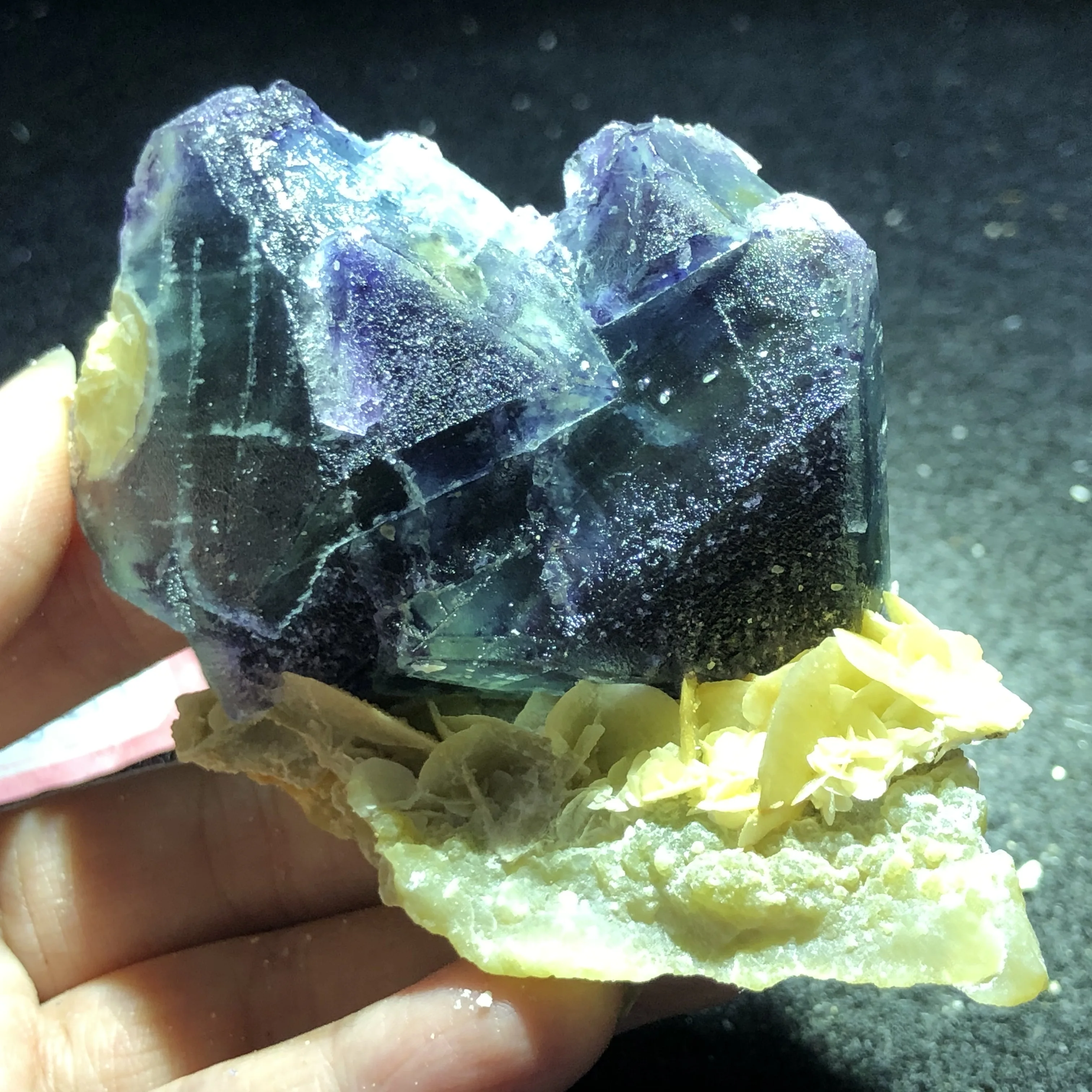 

150,6 г натуральный фиолетовый флюорит фосфат железа минеральный камень украшение Мебели Колесо шаблон ремонт обучающая коллекция