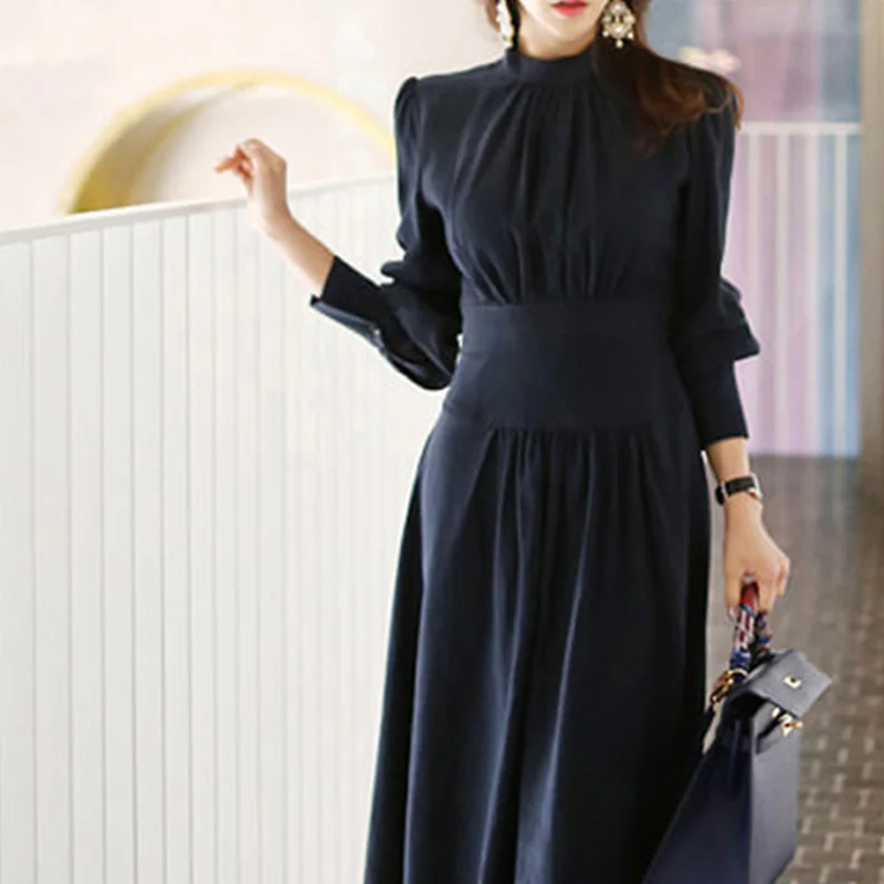 Женское однотонное платье трапеция с пышными рукавами темно синее повседневное