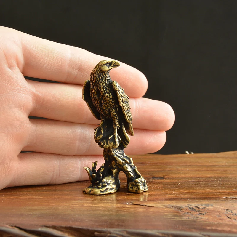 

Миниатюрные фигурки орлов из меди