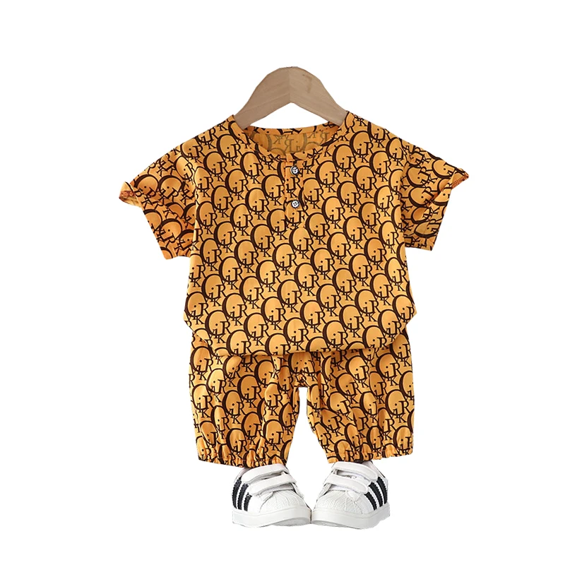 

Детский летний комплект из 2 предметов, рубашка с круглым вырезом и короткими рукавами и шорты с буквенным принтом для маленьких мальчиков и...