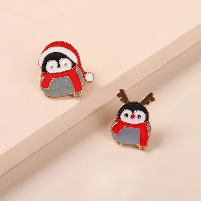 

Lovely Q Version Classic Penguin Enamel Pin Creative Scarf Hat Winter Brooch Christmas Penguin Lapel Badge Bag Jewelry Gift