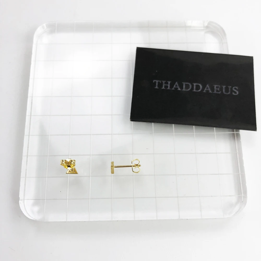 Маленькие серьги гвоздики с треугольным закреплением европейские золотые