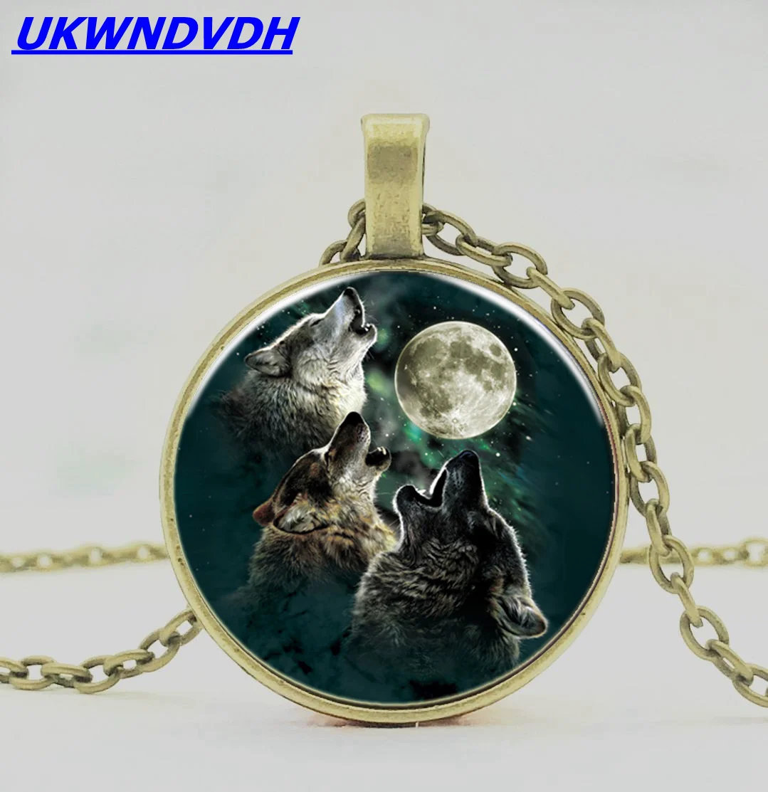 

Wolf group fashion necklace under the moon bump glass OL style men's chain