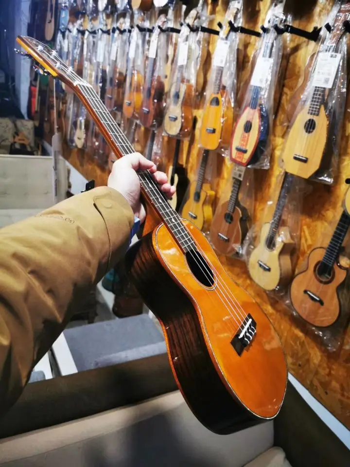 

Ohana tk-50g Korean pine rosewood veneer 26 inch ukulele