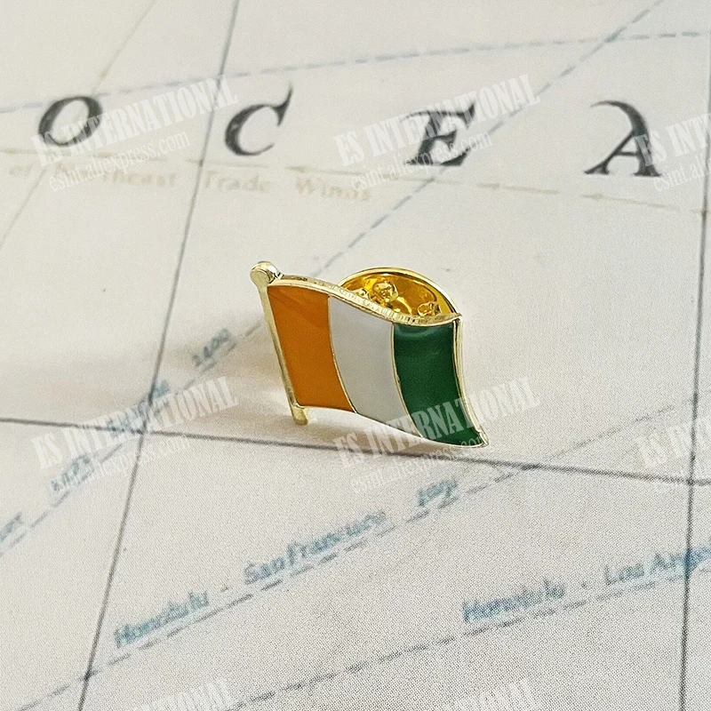 

Cote d'Ivoire National Flag Lapel Pins Crystal Epoxy Metal Enamel Badge Paint Brooch Souvenir Suit personality Commemorative