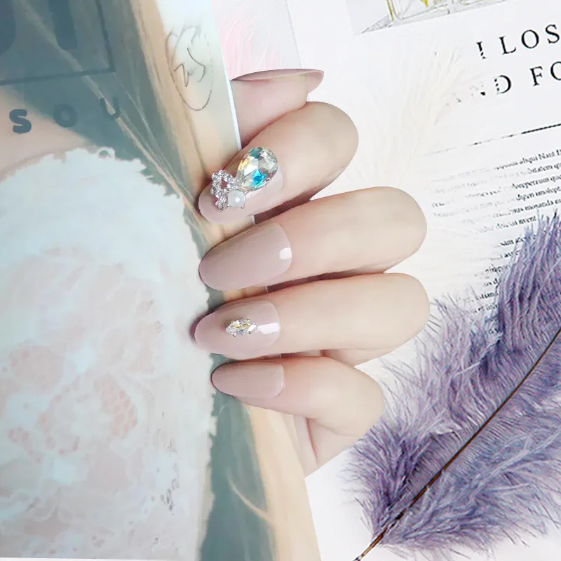 Накладные ногти 24 шт. Типсы короткие плоские головки простые белые линии