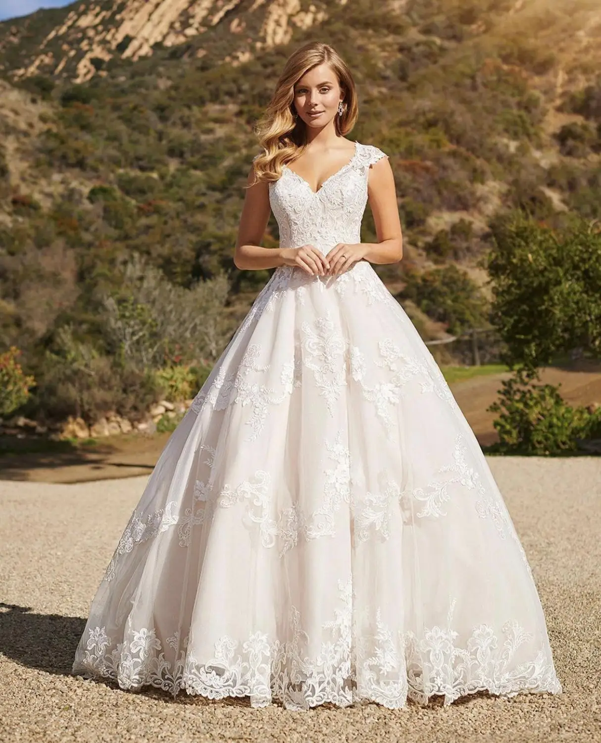 

Wedding Dress A-Line V-Neck Cap Sleeve Lace Appliques Sequined Beads Button Floor Length Sweep Train Gorgeous Bride Gown New