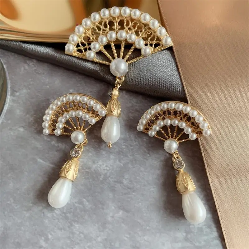 F. J4Z Новые Роскошные Броши для женщин Barroque имитация жемчуга Rhinesetone Tassel Fan образные штифты и серьги Ювелирные изделия Подарки