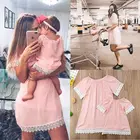 Модное одинаковое платье для семьи; Розовое кружевное платье трапециевидной формы для мамы и дочки; Летняя одежда
