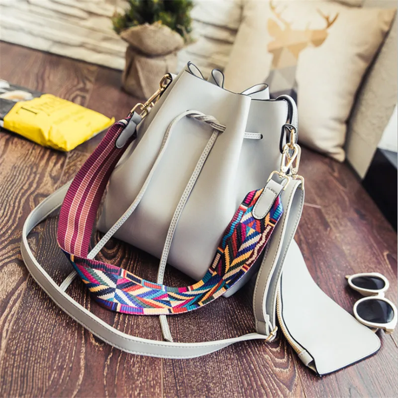 

2021 New Fashion Female Simple Water Bucket Style Colorful Ribbon PU Messenger Bags Women Classic Version Red Black Grey Bags