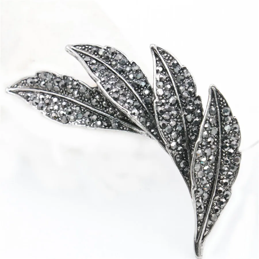 Брошь с символом банта и розовыми листьями Элегантная бусинами из стекла для