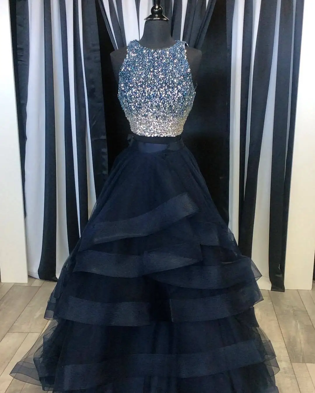 

Elegant Navy Blue Luxury Beaded Evening Dresses 2021 Tiered Tulle Crystal Top Two Pieces Set Pageant Party Dress for Women