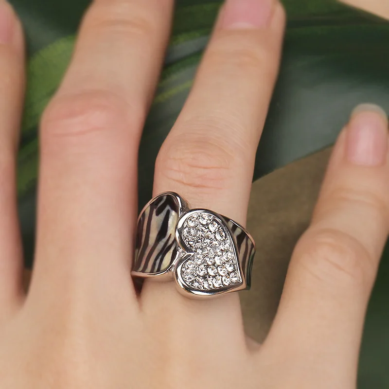 TIRIM с леопардовым принтом и черными кристаллами ручной работы Комплект: кольца