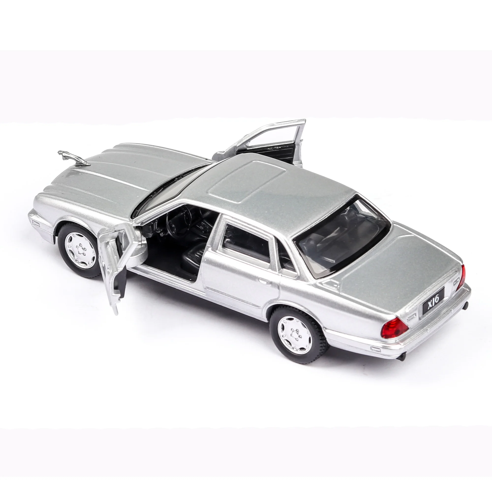 1:32 JAGUAR XJ6, литая спортивная модель автомобиля, Супер гоночный подъёмный задний руль, оттягивающийся назад для детей, Томас, автомобиль, игрушки для мальчиков