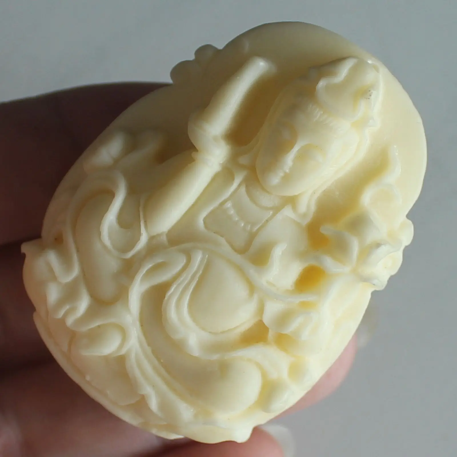 

Carved Bone kwan-yin Pendant DIY Jewelry Accessories For Necklace