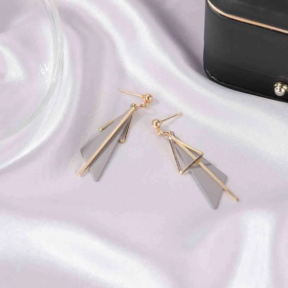 

The New Trend Of The New Personality Tassels Eardrop Triangle Geometry Eardrop Of Retro Fashion Simple Women Stud Earrings