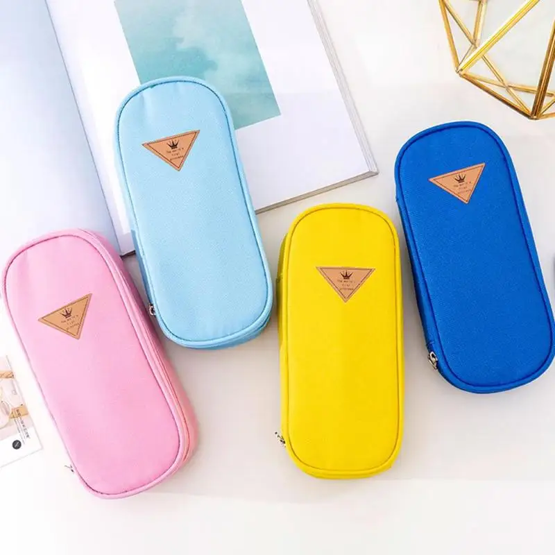 Простой холщовый пенал ярких цветов вместительный на молнии с окошком не мнется