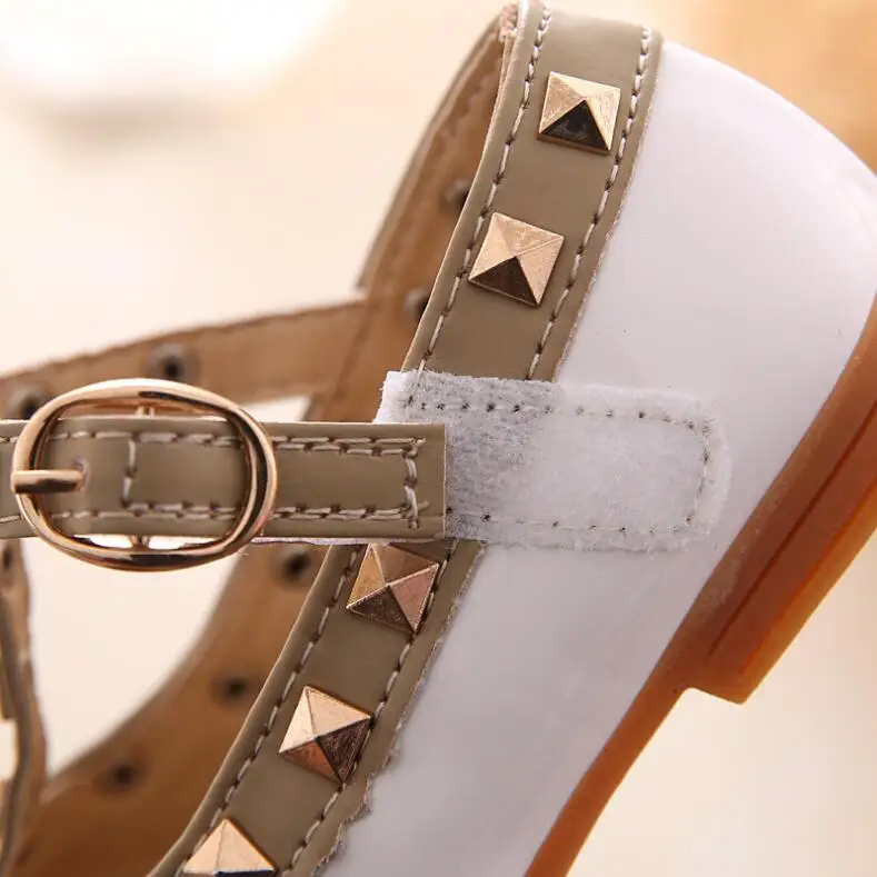 Туфли принцессы с заклепками для девочек мягкие блестящие туфли из