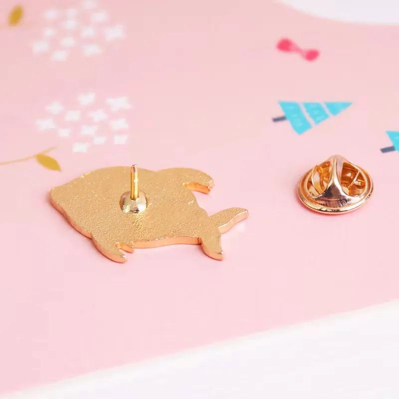 Мультяшная брошь Золотая рыбка тропическая рыба универсальная эмалированная