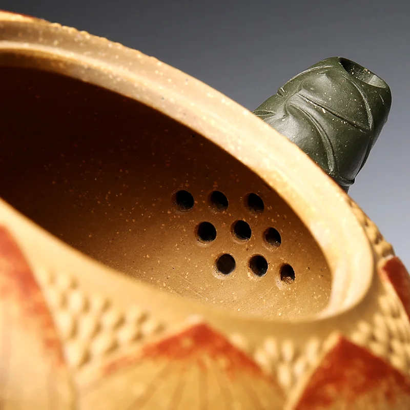 

Yixing clay chlorite pure manual authentic frog lotus nut are recommended high-capacity teapot kung fu tea set