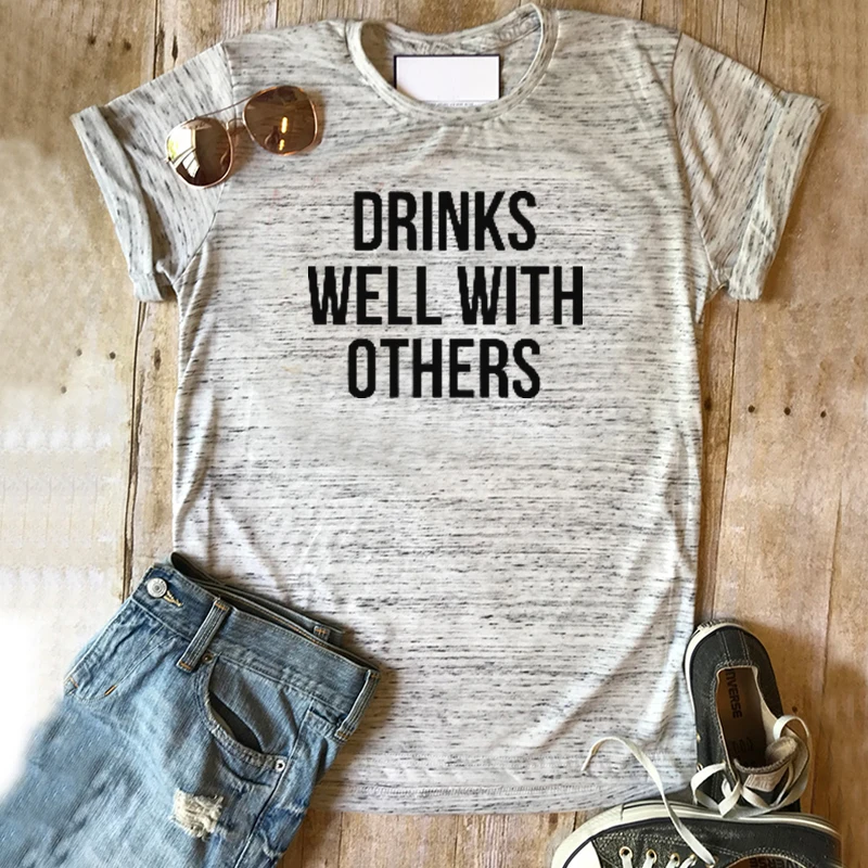 

Drinking Shirt Fashion 90s Casual Print Tee Funny Drinking White Top Drinks Well with Others Tshirt 2020