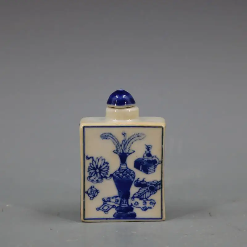 

Antique porcelain blue and white antique pattern snuff bottle