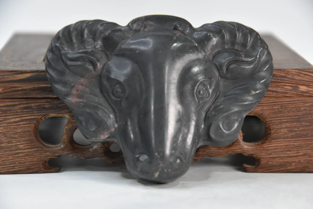 

Красная горная культура метеорит Железная Голова овцы