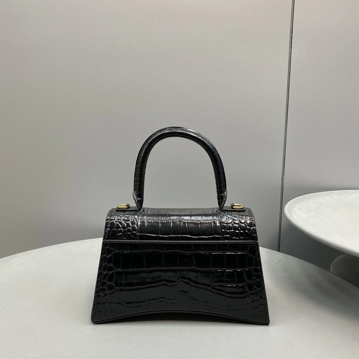 

2021 High Quality Leather Pink Crocodile Pattern Women's Portable Shoulder Bag With Large Storage Space And Luxurious Appearance