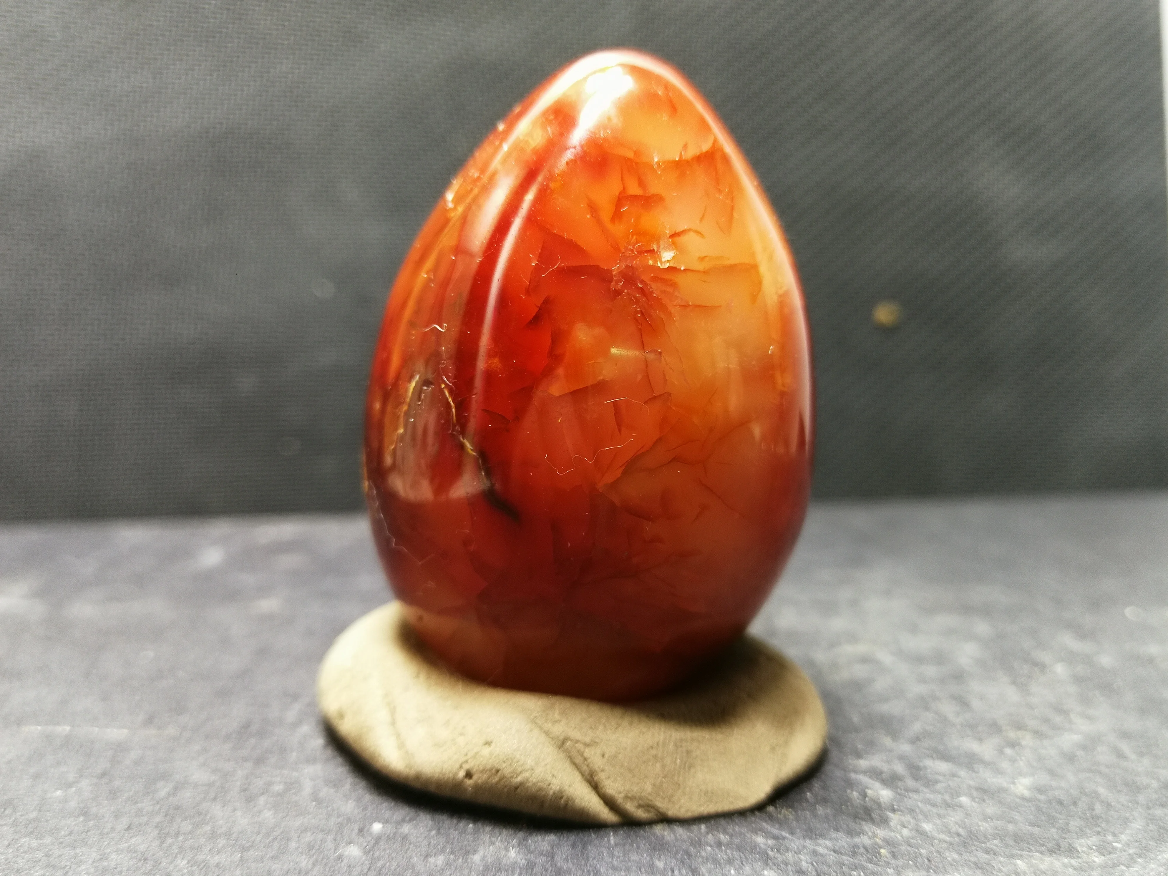 90.1gNatural color red agate egg polishing quartz crystal healing stone furniture accessories | Stones
