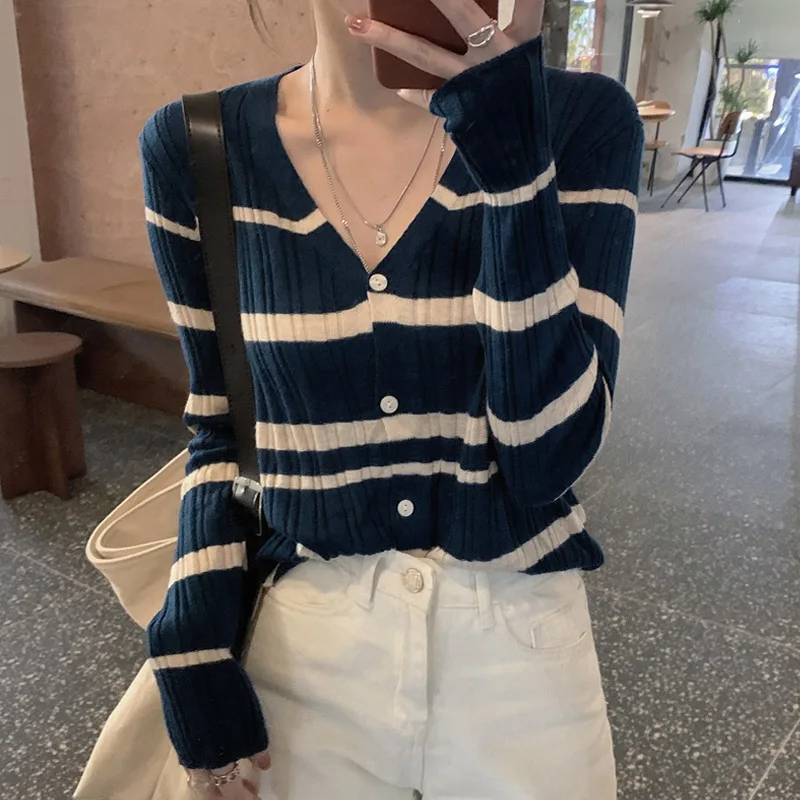 

Корейский модный черный свитер в полоску, элегантный офисный Повседневный однобортный трикотажный пуловер, вязаная верхняя одежда, осень ...