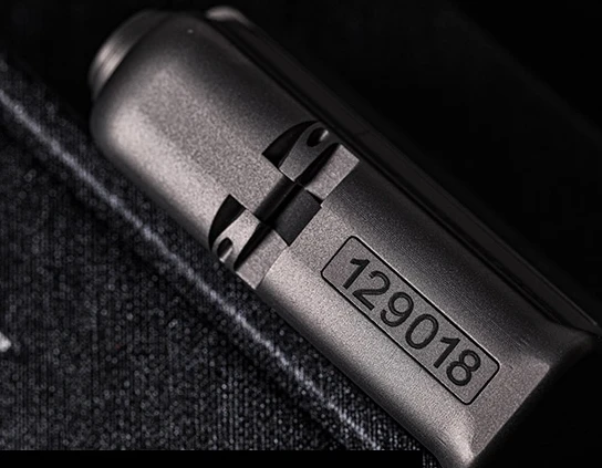 Смотреть видео 2color GEAR GLOCK титановый сплав 6,2*4,2*1,9 см 63g CNC shooter EDC щит Водонепроницаемая зажигалка