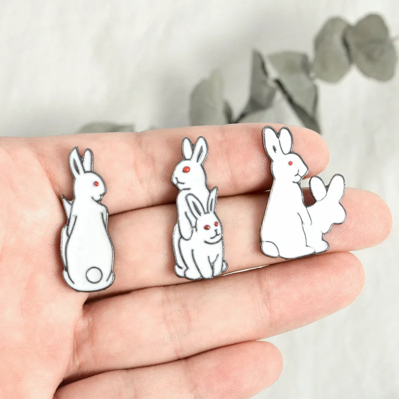 

Personality Creative Rogue Rabbit Enamel Brooch for Woman Badge Shirt Enamel Pin Brooches for Men Metal Pin Jewelry Accesorios