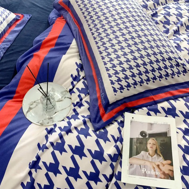 Комплект постельного белья в синюю клетку с рисунком постельное белье цветным