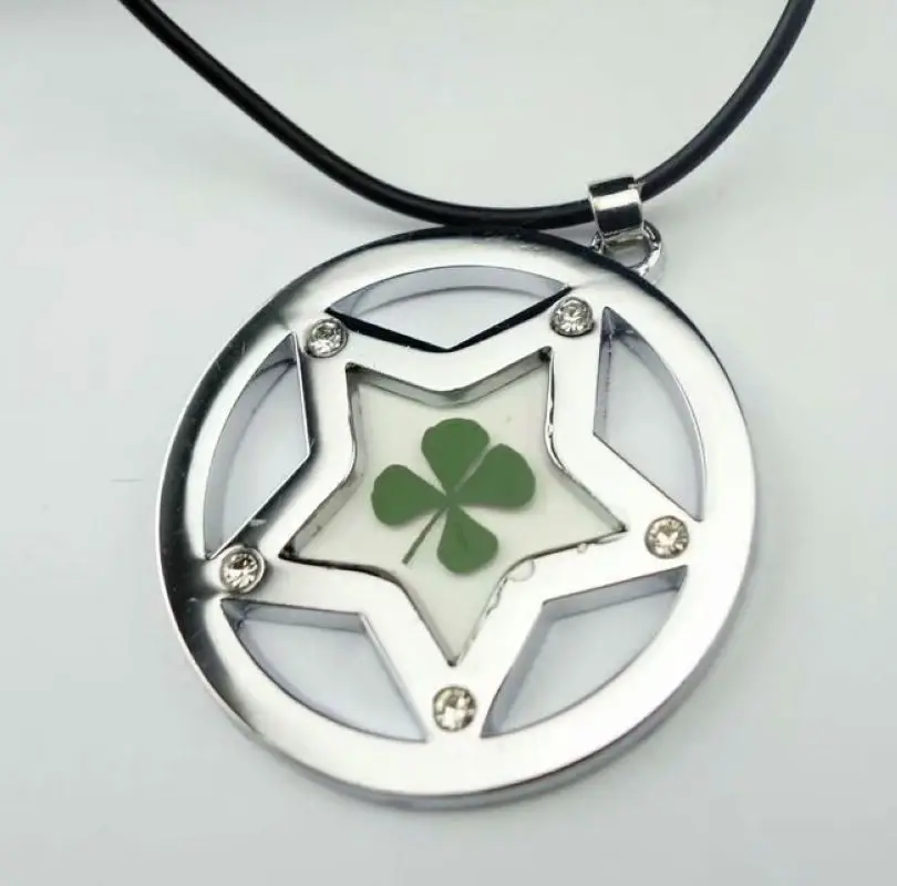 

100 pcs vogue pendant jewelrt real shamrock real four leaf clover round design star style
