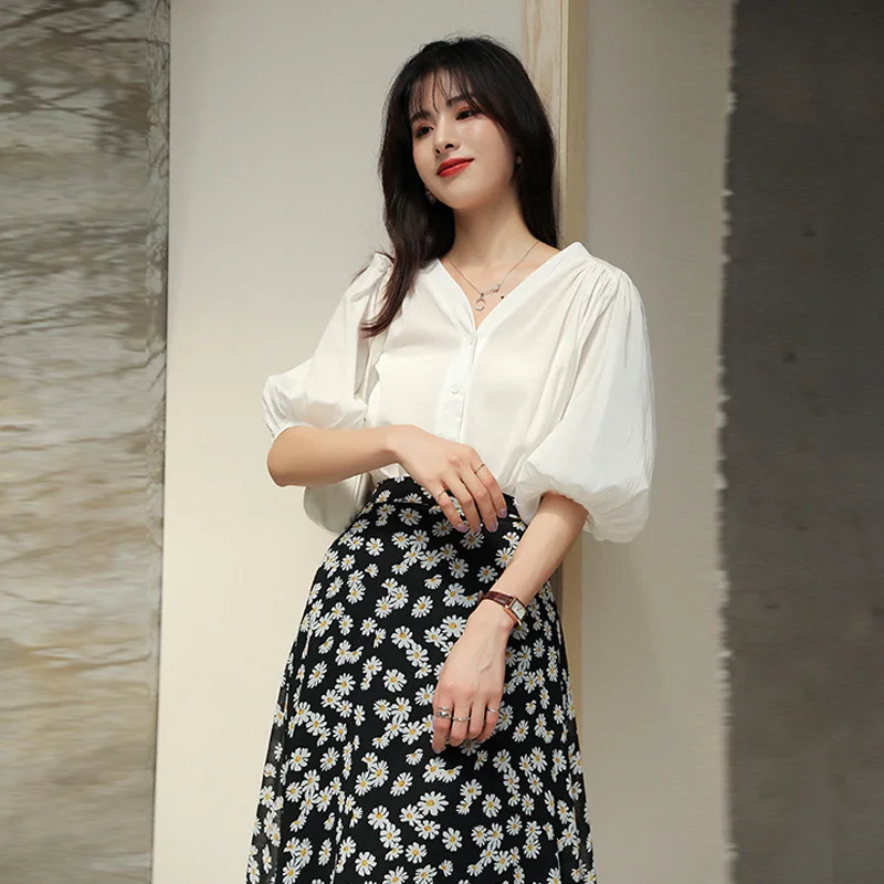 

Women's Summer V-neck Blouse Female Vintage Single-breasted Puff-sleeve Loose Pleated Tops 7-5