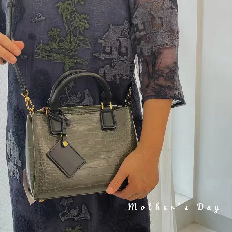

Women Bag Luxury Simple Tag Ornament Bag Crocodile Tap Bag Large Capacity Tote bag Shoulder