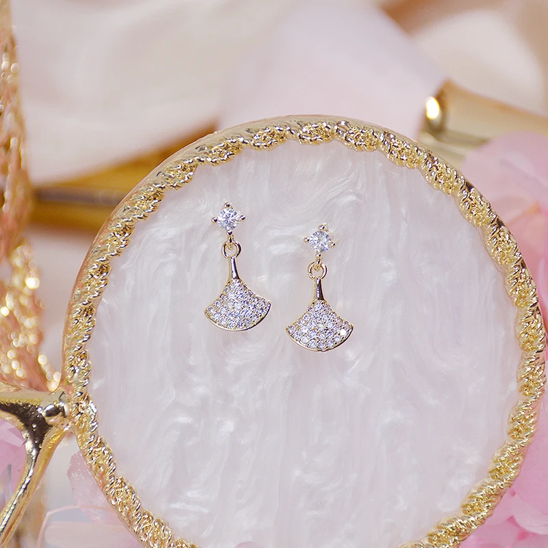 

Ins Hot Sale AAA Cz Trendy Sector Women Earrings Cubic Zirconia Temperament Feminia Stud Earring Wedding Jewelry for Bridal Gift