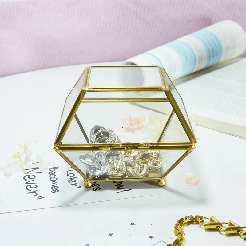 Металлическая стеклянная коробка геометрической формы с крышкой прозрачная для