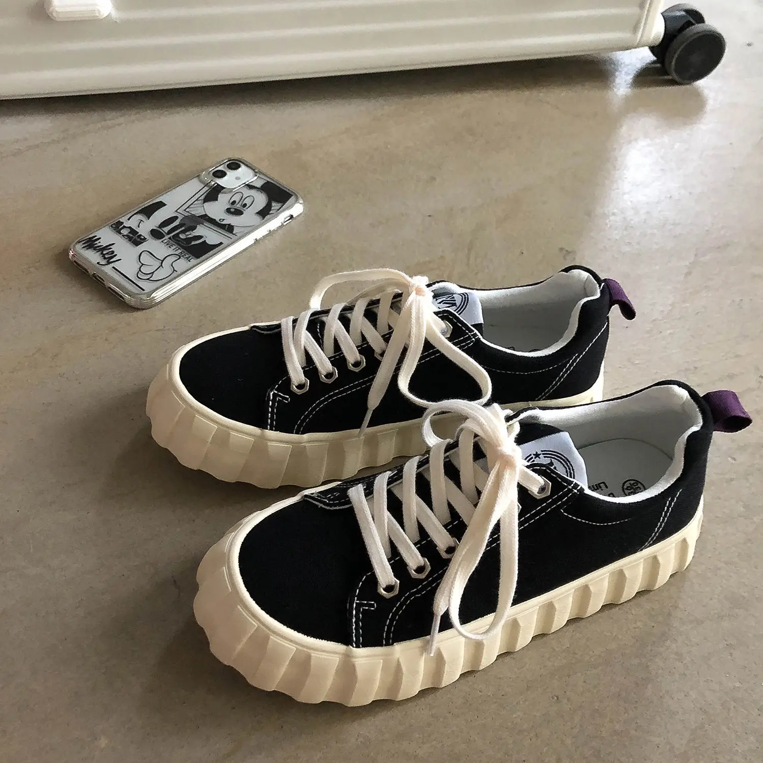 

College style black canvas shoes female design sense niche ulzzang wild 2021 new board shoes ins tide