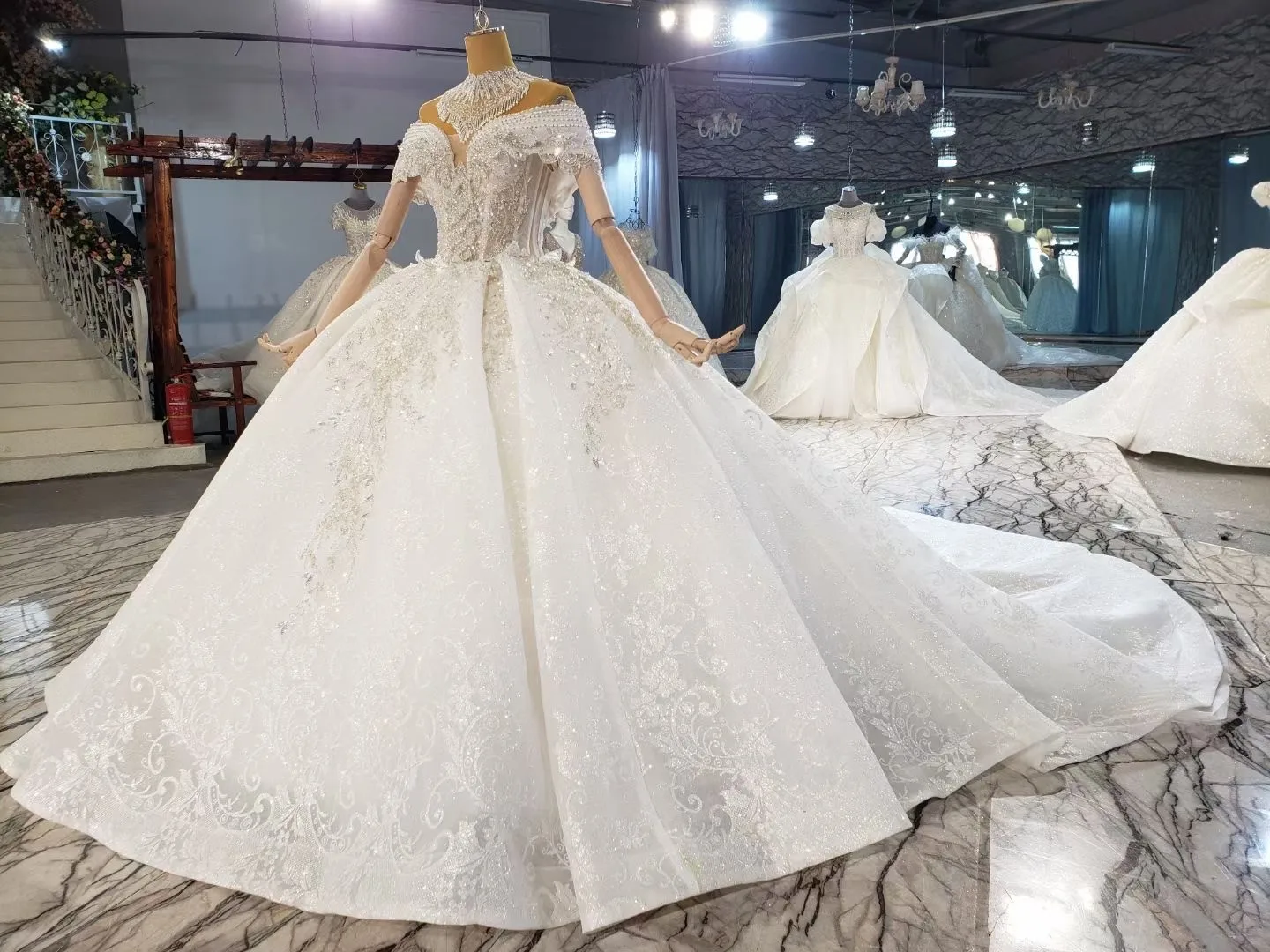 

Light Champange Off The Shoulder Wedding Dresses Bridal Gowns Robe De Mariee Arabic Custom Pearls Sequins Dubai Bride Dress