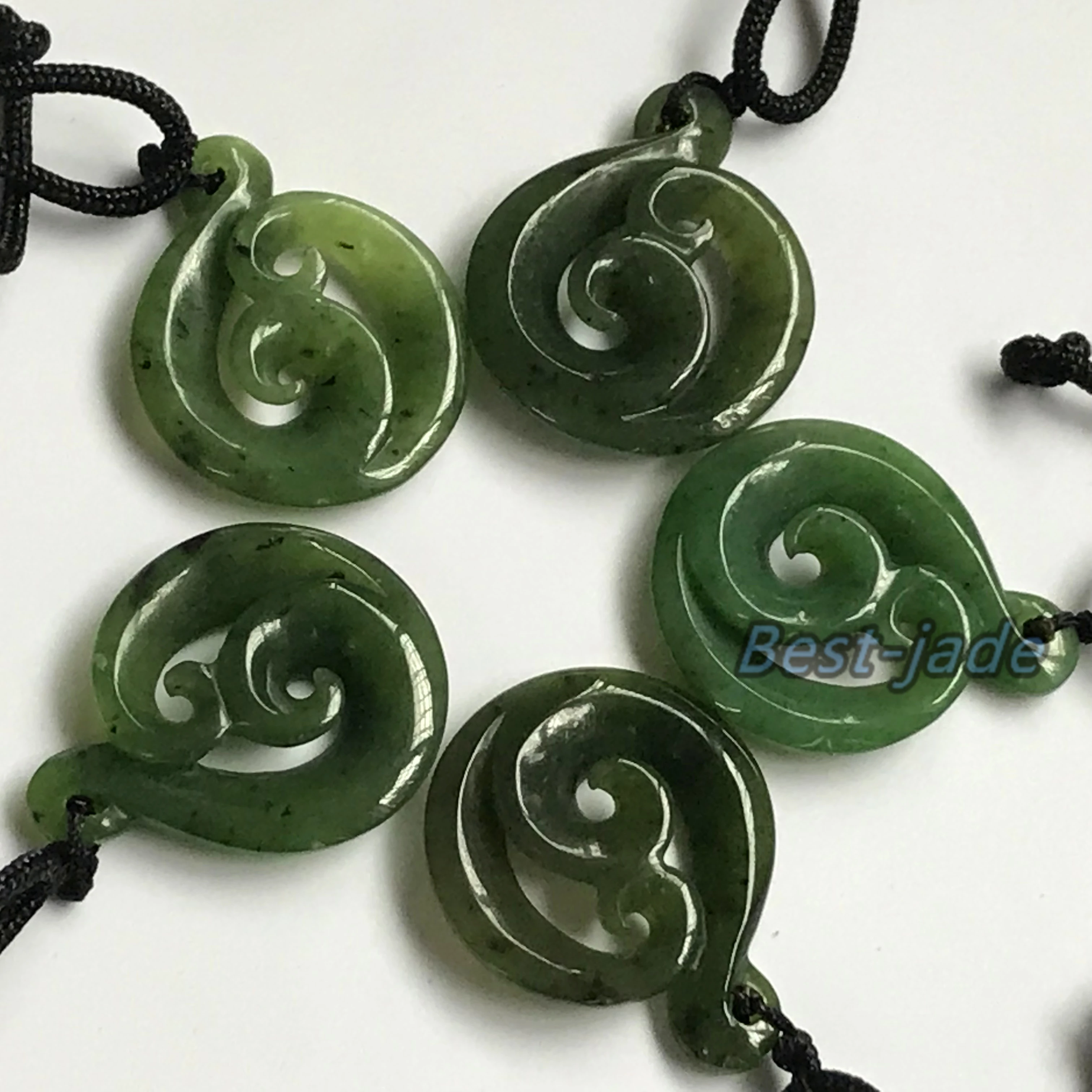 Натуральный зеленый нефритовый поворотный крючок в стиле маори подвеска