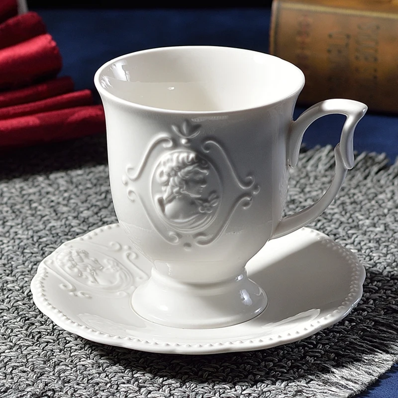 

Porcelain Sculpture Coffee Cup Relief Arts Personalized Western Cup Plates Sets Retro Xicara De Cha Porcelana Tea Cup BS50BD